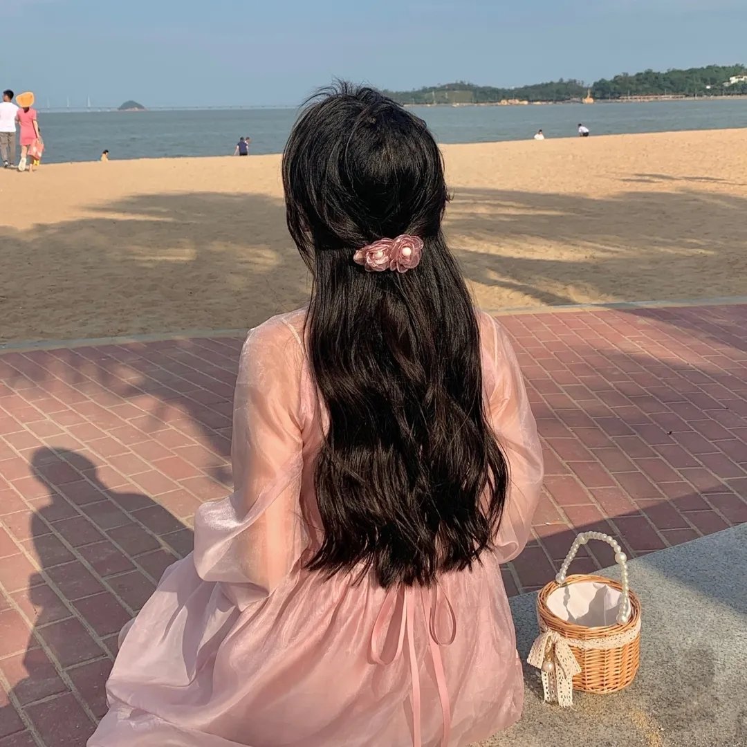 储物柜女孩